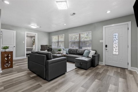 Casa en venta en Lutz, Florida, 4 dormitorios, 188.96 m2 № 2386557 - foto 7