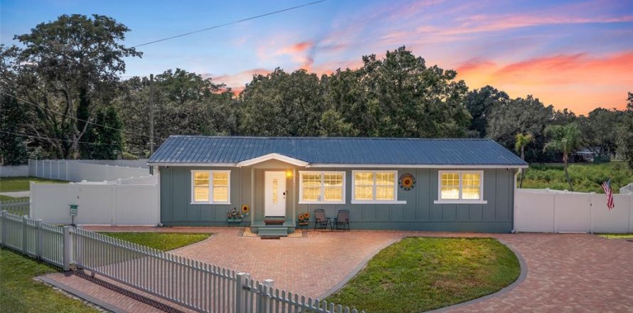 Casa en Lutz, Florida 4 dormitorios, 188.96 m2 № 2386557