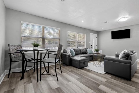 Casa en venta en Lutz, Florida, 4 dormitorios, 188.96 m2 № 2386557 - foto 9