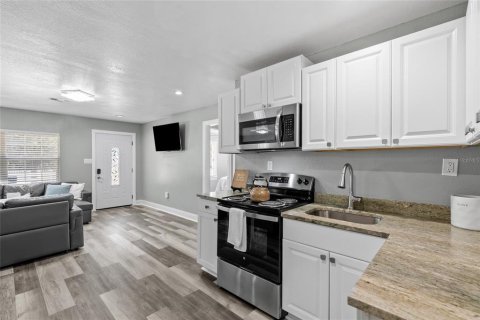 Casa en venta en Lutz, Florida, 4 dormitorios, 188.96 m2 № 2386557 - foto 12
