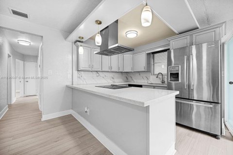 House in Hollywood, Florida 4 bedrooms, 104.52 sq.m. № 1890089 - photo 30