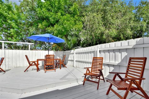 House in Hollywood, Florida 4 bedrooms, 104.52 sq.m. № 1890089 - photo 4