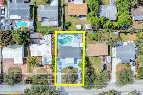House in Hollywood, Florida 4 bedrooms, 104.52 sq.m. № 1890089 - photo 19