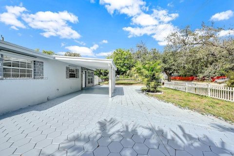 House in Hollywood, Florida 4 bedrooms, 104.52 sq.m. № 1890089 - photo 18