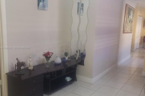 Villa ou maison à louer à Miami, Floride: 2 chambres № 2386853 - photo 16