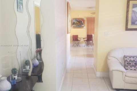 Villa ou maison à louer à Miami, Floride: 2 chambres № 2386853 - photo 11