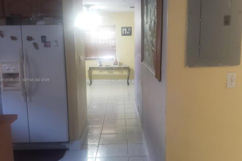 Villa ou maison à louer à Miami, Floride: 2 chambres № 2386853 - photo 17