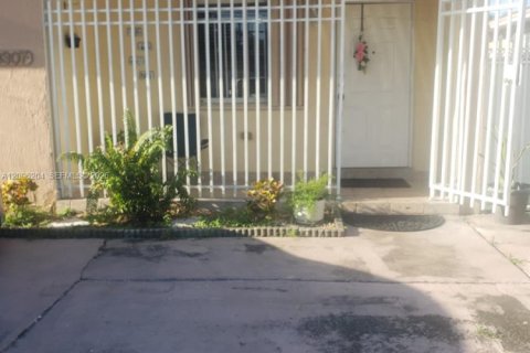 Villa ou maison à Miami, Floride 2 chambres № 2386853