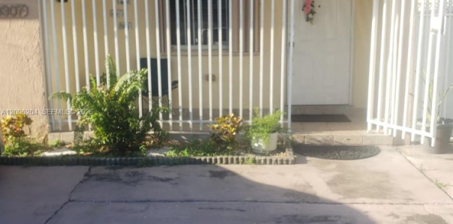 Villa ou maison à Miami, Floride 2 chambres № 2386853
