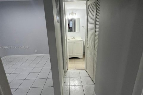 Condo in Coral Springs, Florida, 1 bedroom  № 1845808 - photo 18