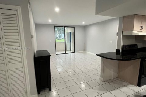 Condo in Coral Springs, Florida, 1 bedroom  № 1845808 - photo 21