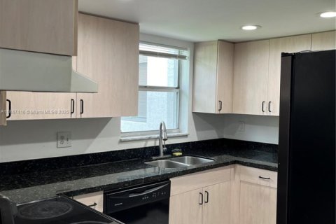 Condo in Coral Springs, Florida, 1 bedroom  № 1845808 - photo 2