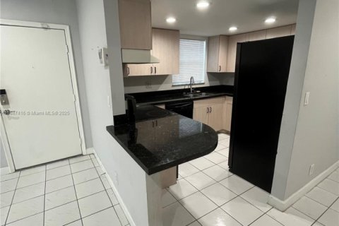 Condo in Coral Springs, Florida, 1 bedroom  № 1845808 - photo 5