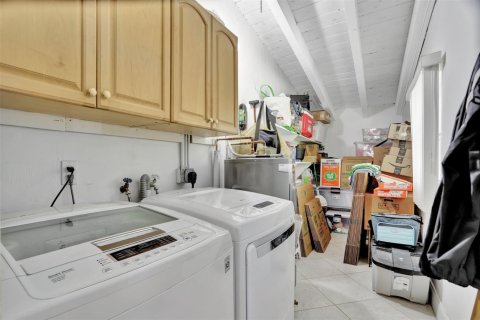 House in Pompano Beach, Florida 3 bedrooms, 163.32 sq.m. № 1100891 - photo 1