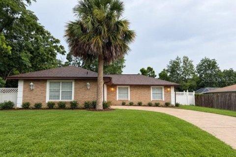 Touwnhouse à Deltona, Floride 3 chambres, 160.54 m2 № 2360517