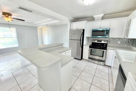 Touwnhouse à louer à Deltona, Floride: 3 chambres, 160.54 m2 № 2360517 - photo 2
