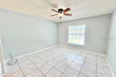 Touwnhouse à louer à Deltona, Floride: 3 chambres, 160.54 m2 № 2360517 - photo 13