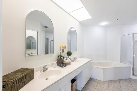 Condo in Bonita Springs, Florida, 3 bedrooms  № 1636682 - photo 11