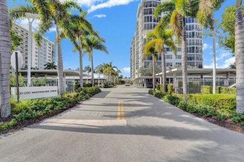 Condo in Delray Beach, Florida, 2 bedrooms  № 1020115 - photo 1
