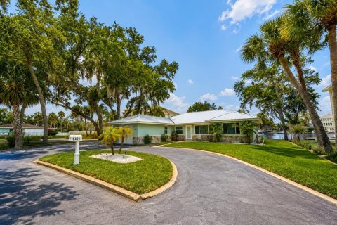 House in New Port Richey, Florida 3 bedrooms, 191.29 sq.m. № 2212084
