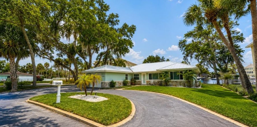Villa ou maison à New Port Richey, Floride 3 chambres, 191.29 m2 № 2212084