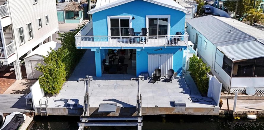 House in Key Largo, Florida 3 bedrooms, 120.4 sq.m. № 1706143