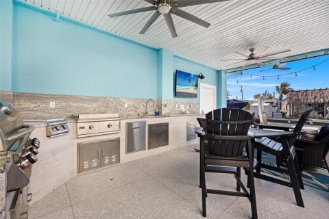 House in Key Largo, Florida 3 bedrooms, 120.4 sq.m. № 1706143 - photo 12