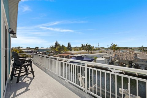 House in Key Largo, Florida 3 bedrooms, 120.4 sq.m. № 1706143 - photo 4