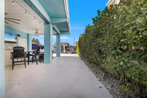 House in Key Largo, Florida 3 bedrooms, 120.4 sq.m. № 1706143 - photo 10