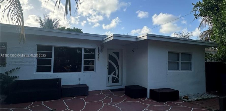 Casa en North Miami Beach, Florida 3 dormitorios, 185.34 m2 № 1872066