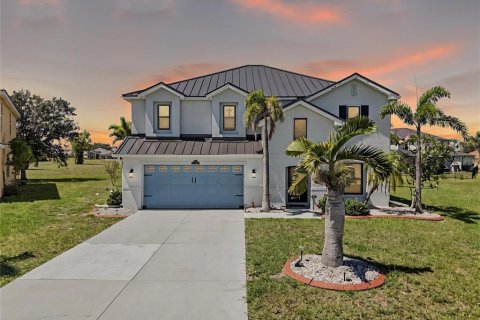 Casa en venta en Punta Gorda, Florida, 4 dormitorios, 271.18 m2 № 1690960 - foto 2