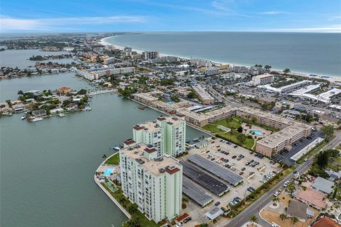 Condo à Saint Pete Beach, Floride, 2 chambres  № 2131686