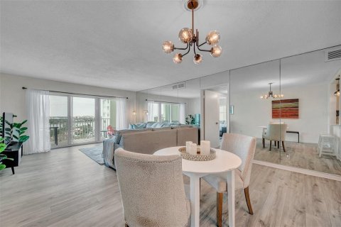 Condominio en venta en Saint Pete Beach, Florida, 2 dormitorios, 105.07 m2 № 2131686 - foto 8