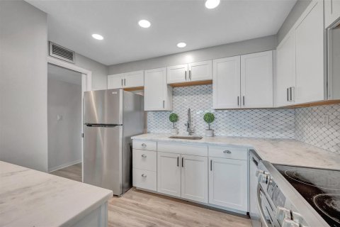 Condominio en venta en Saint Pete Beach, Florida, 2 dormitorios, 105.07 m2 № 2131686 - foto 12