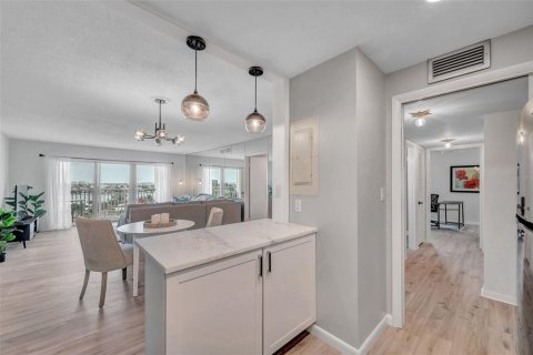 Condominio en venta en Saint Pete Beach, Florida, 2 dormitorios, 105.07 m2 № 2131686 - foto 14