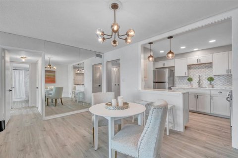 Condominio en venta en Saint Pete Beach, Florida, 2 dormitorios, 105.07 m2 № 2131686 - foto 2