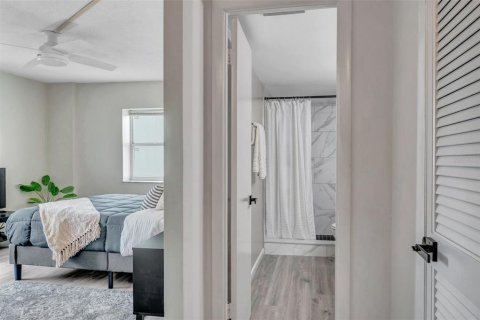 Condominio en venta en Saint Pete Beach, Florida, 2 dormitorios, 105.07 m2 № 2131686 - foto 17