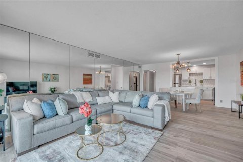 Condominio en venta en Saint Pete Beach, Florida, 2 dormitorios, 105.07 m2 № 2131686 - foto 5