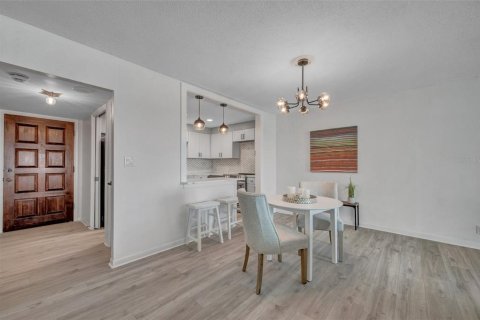 Condominio en venta en Saint Pete Beach, Florida, 2 dormitorios, 105.07 m2 № 2131686 - foto 10