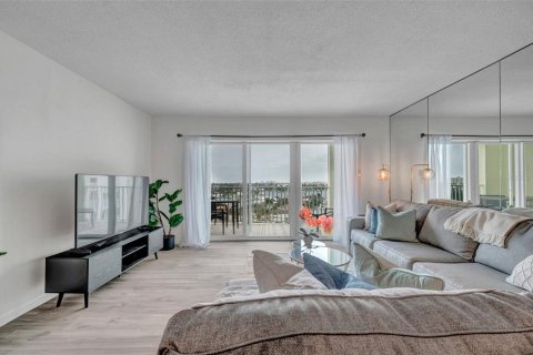 Condominio en venta en Saint Pete Beach, Florida, 2 dormitorios, 105.07 m2 № 2131686 - foto 3