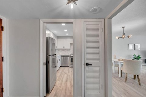 Condominio en venta en Saint Pete Beach, Florida, 2 dormitorios, 105.07 m2 № 2131686 - foto 16