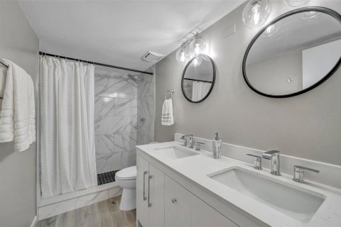 Condominio en venta en Saint Pete Beach, Florida, 2 dormitorios, 105.07 m2 № 2131686 - foto 18