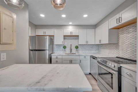 Condominio en venta en Saint Pete Beach, Florida, 2 dormitorios, 105.07 m2 № 2131686 - foto 11