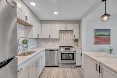 Condominio en venta en Saint Pete Beach, Florida, 2 dormitorios, 105.07 m2 № 2131686 - foto 15
