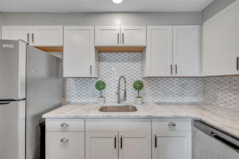 Condominio en venta en Saint Pete Beach, Florida, 2 dormitorios, 105.07 m2 № 2131686 - foto 13