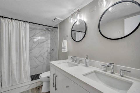 Condominio en venta en Saint Pete Beach, Florida, 2 dormitorios, 105.07 m2 № 2131686 - foto 19