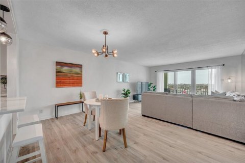 Condominio en venta en Saint Pete Beach, Florida, 2 dormitorios, 105.07 m2 № 2131686 - foto 9