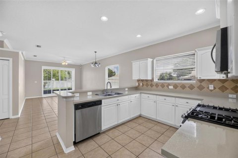 House in Lutz, Florida 4 bedrooms, 180.79 sq.m. № 2273139 - photo 18