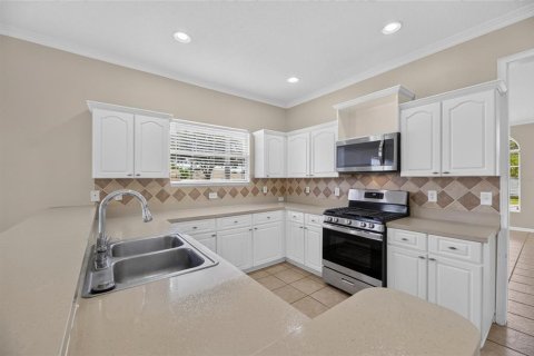 House in Lutz, Florida 4 bedrooms, 180.79 sq.m. № 2273139 - photo 22
