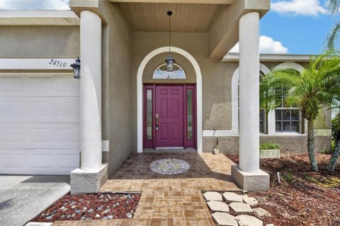 House in Lutz, Florida 4 bedrooms, 180.79 sq.m. № 2273139 - photo 3